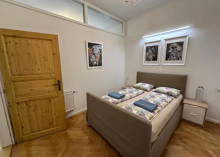 Karlin Oasis 2-Bedroom Apartment